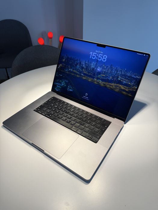 2021 Macbook Pro 16” M1 Max | 32GB RAM | 512GB SSD