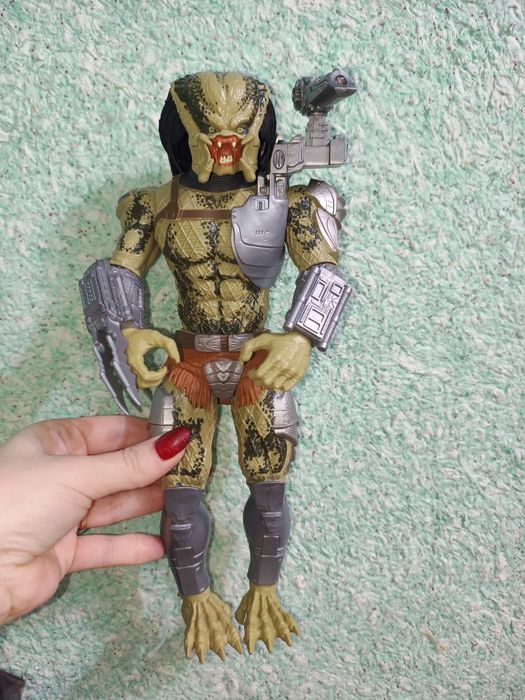 Хижак Predator новий
