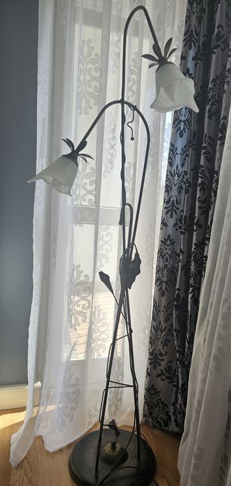 Lampa stojąca kwiaty