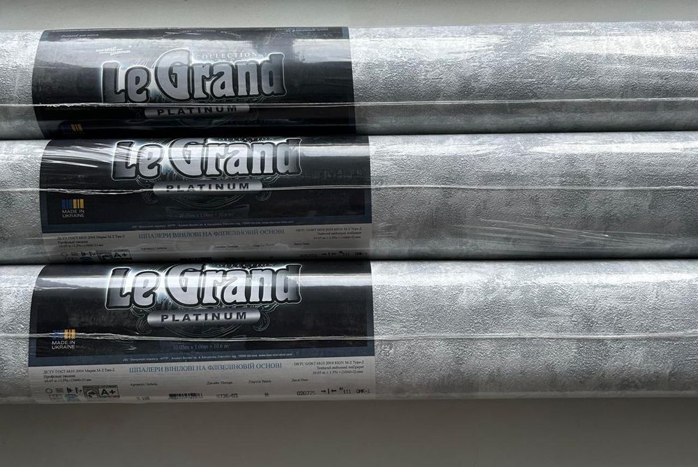 Шпалери в кількості 3 рулона