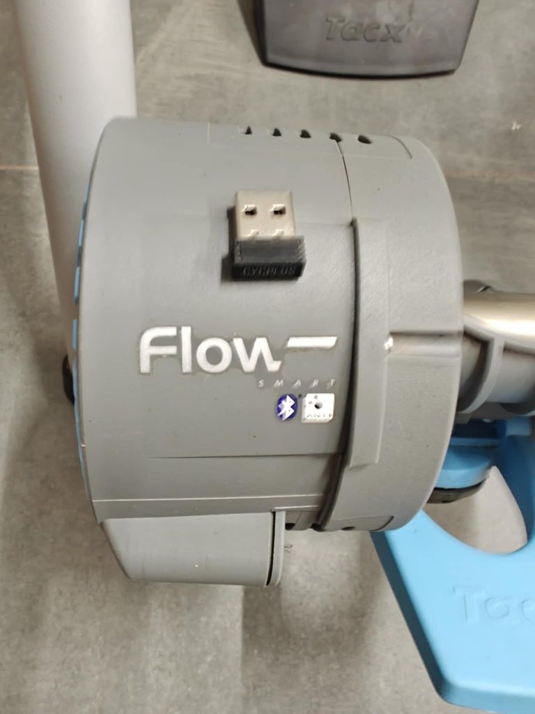 Trenażer Tacx Flow Smart + dodatki