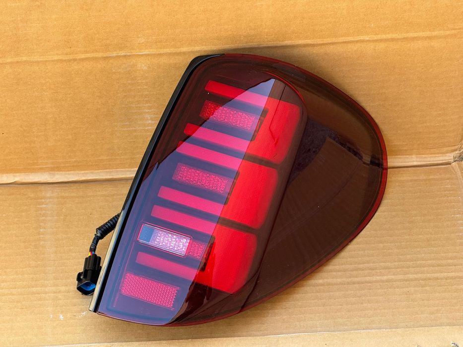 Задние фонари Mitsubishi L200 (06-15)