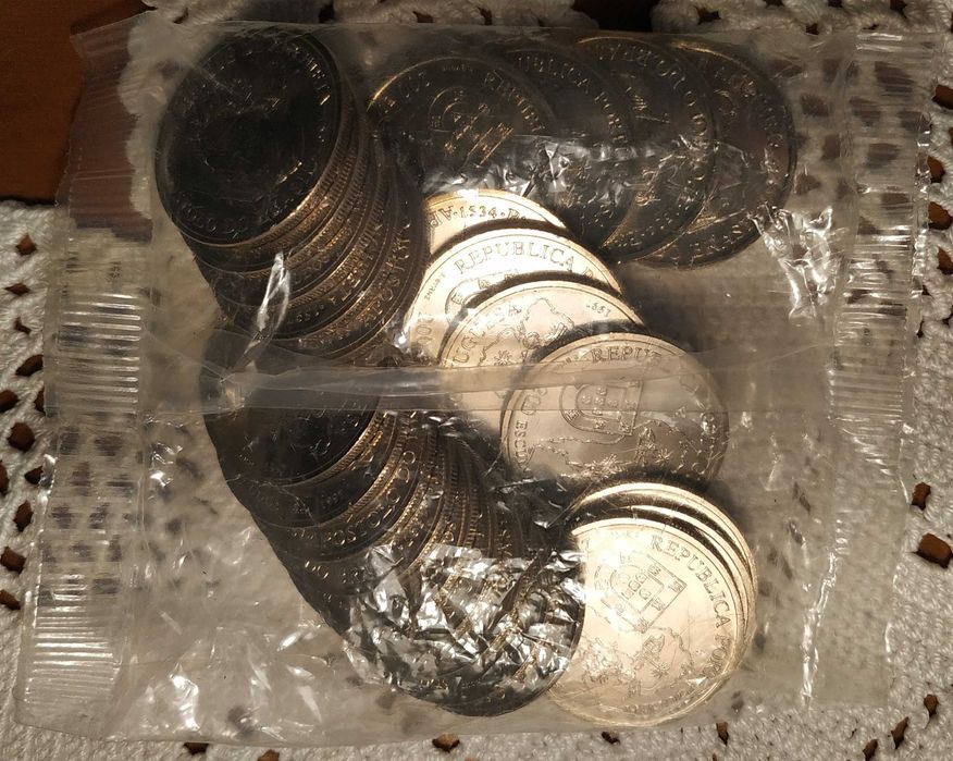 Saco selado com 25 moedas de 200 escudos de 1997 Bto. José de Anchieta