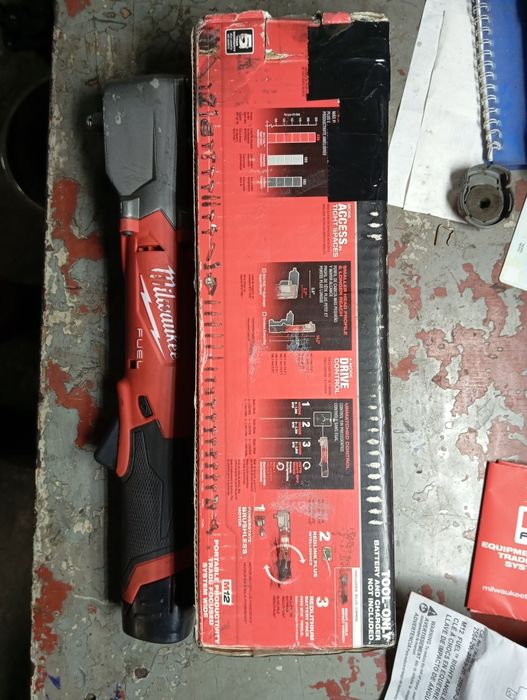 Milwaukee 2564-20.Безщітковий кутовий гайковерт тріскачка 3/8 MILWAUKE