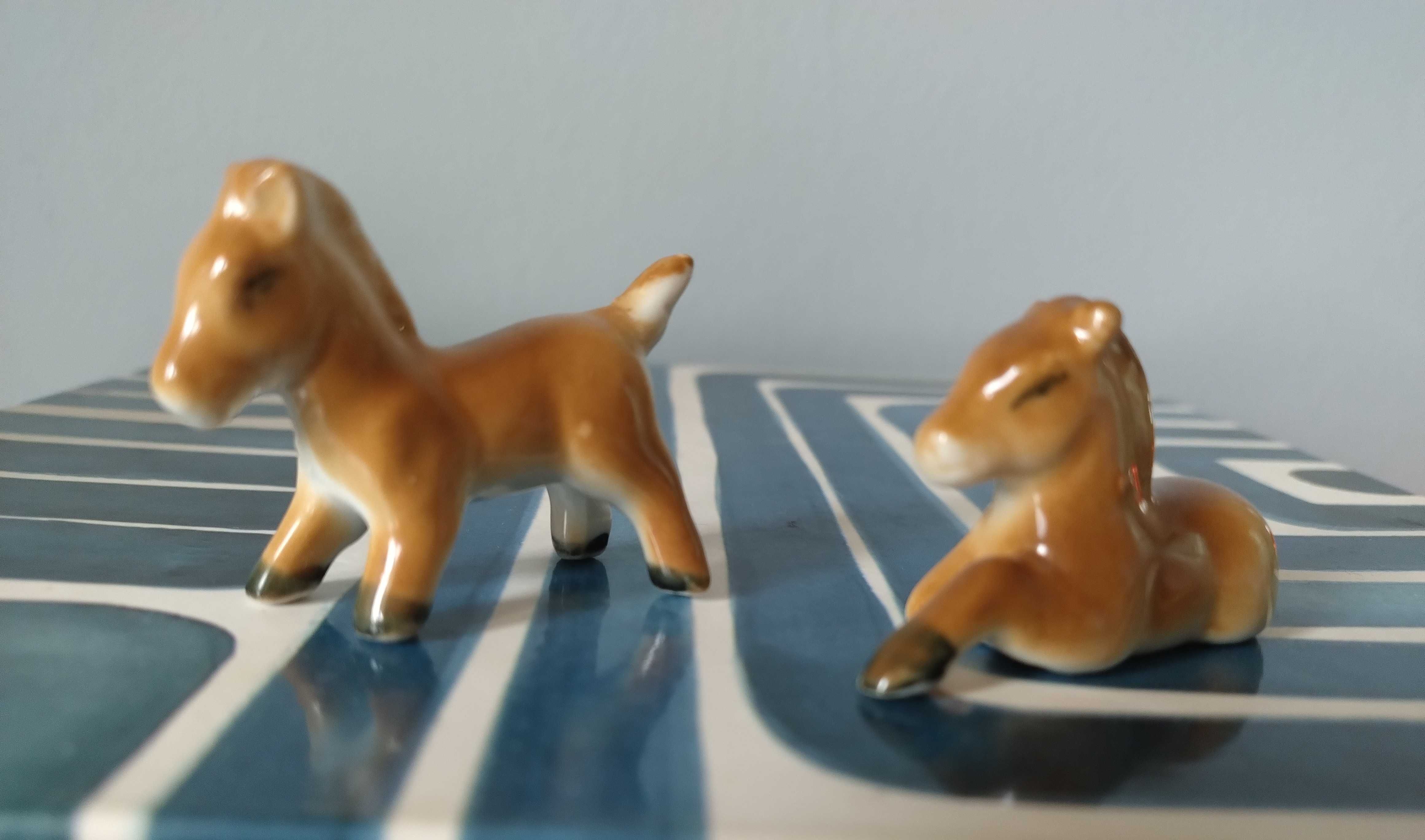 Porcelanowa figurka x2 Koniki konik konie koń kucyk kucyki schleich