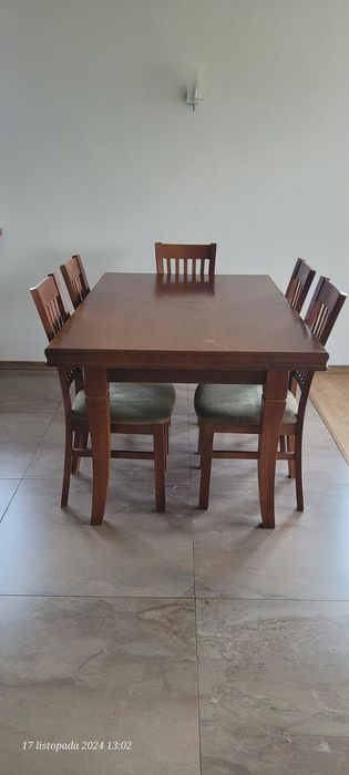Drewniany rozkładany stół i 6 krzeseł