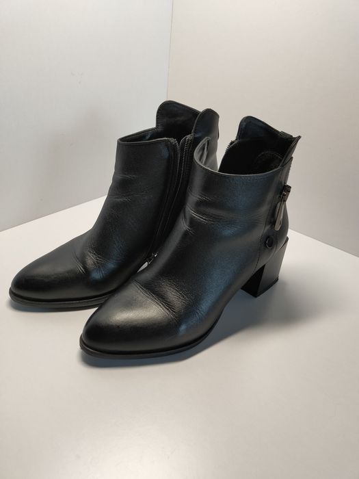 Продам шкіряні ботінки в ідеальному стані