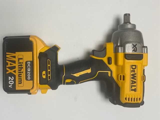 Dewalt klucz udarowy + ładowarka + akumulator + reduktor do bitów