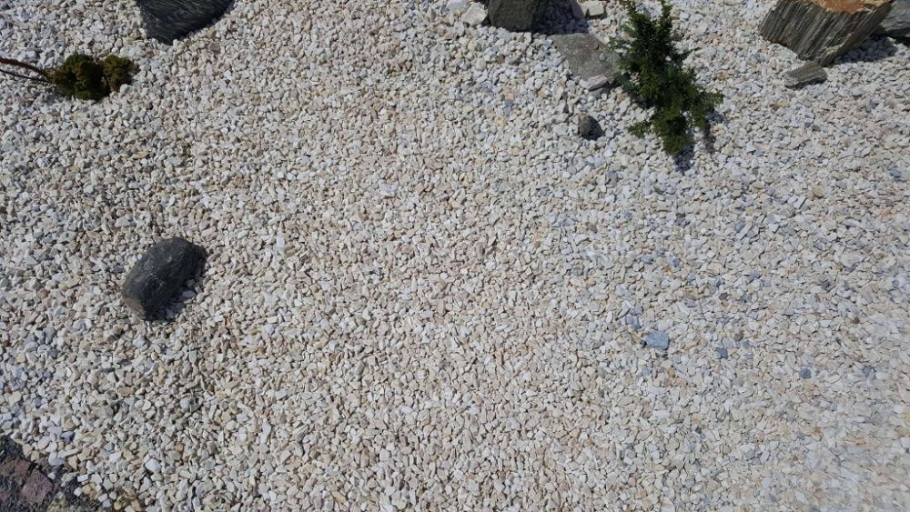 Jasne kruszywo ogrodowe grys ogrodowy do ogrodu