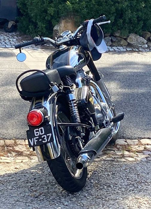 mota, motocicleta Royal Enfield Classic 500 chrome