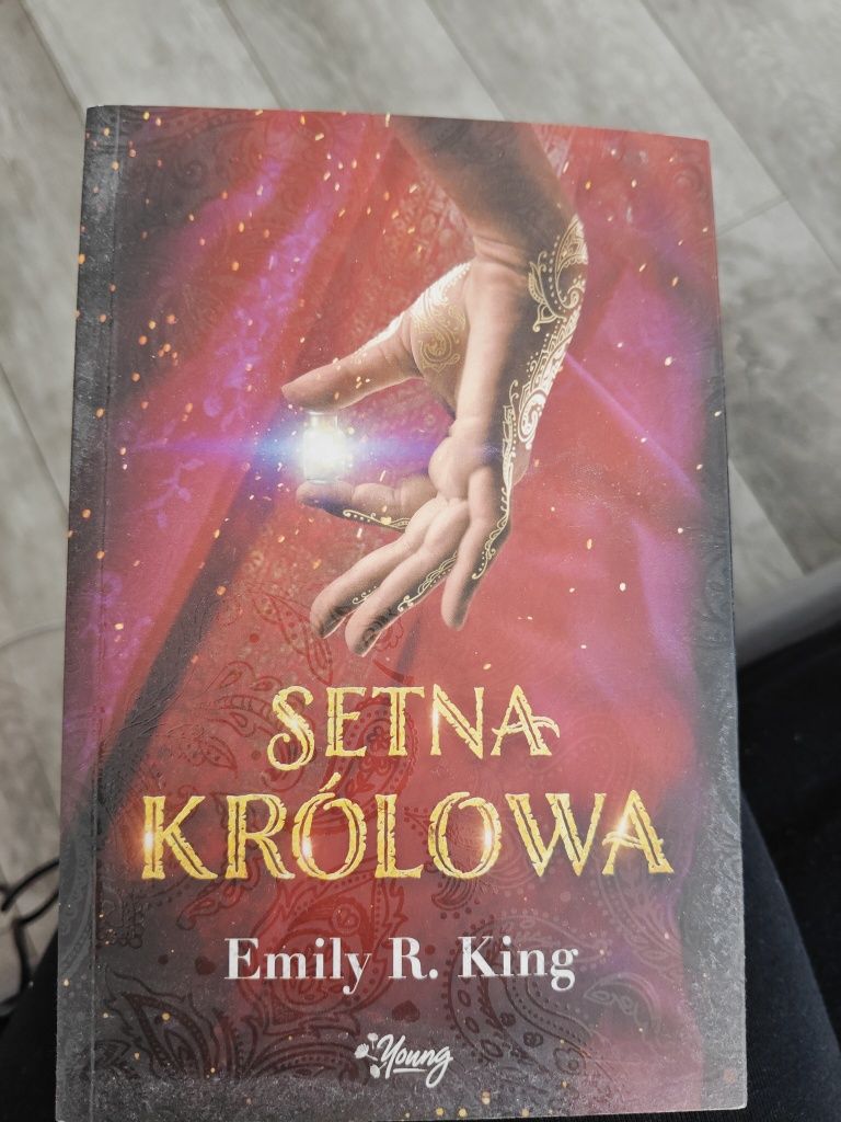 Setna Królowa- Emily R. King