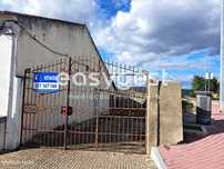Armazém de 300 M2, com logradouro, no Município de Torre de Moncorvo