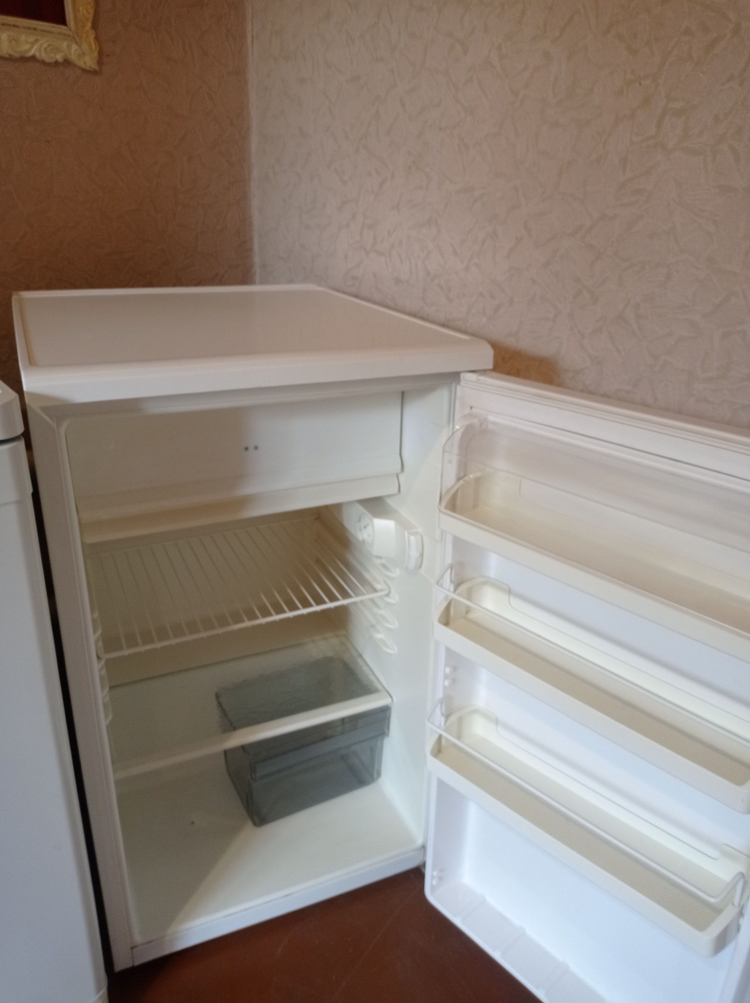 Мини холодильник Горение Сименс 85 см