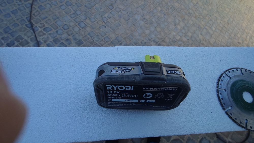 Carregador e bateria Ryobi 18volts One+
