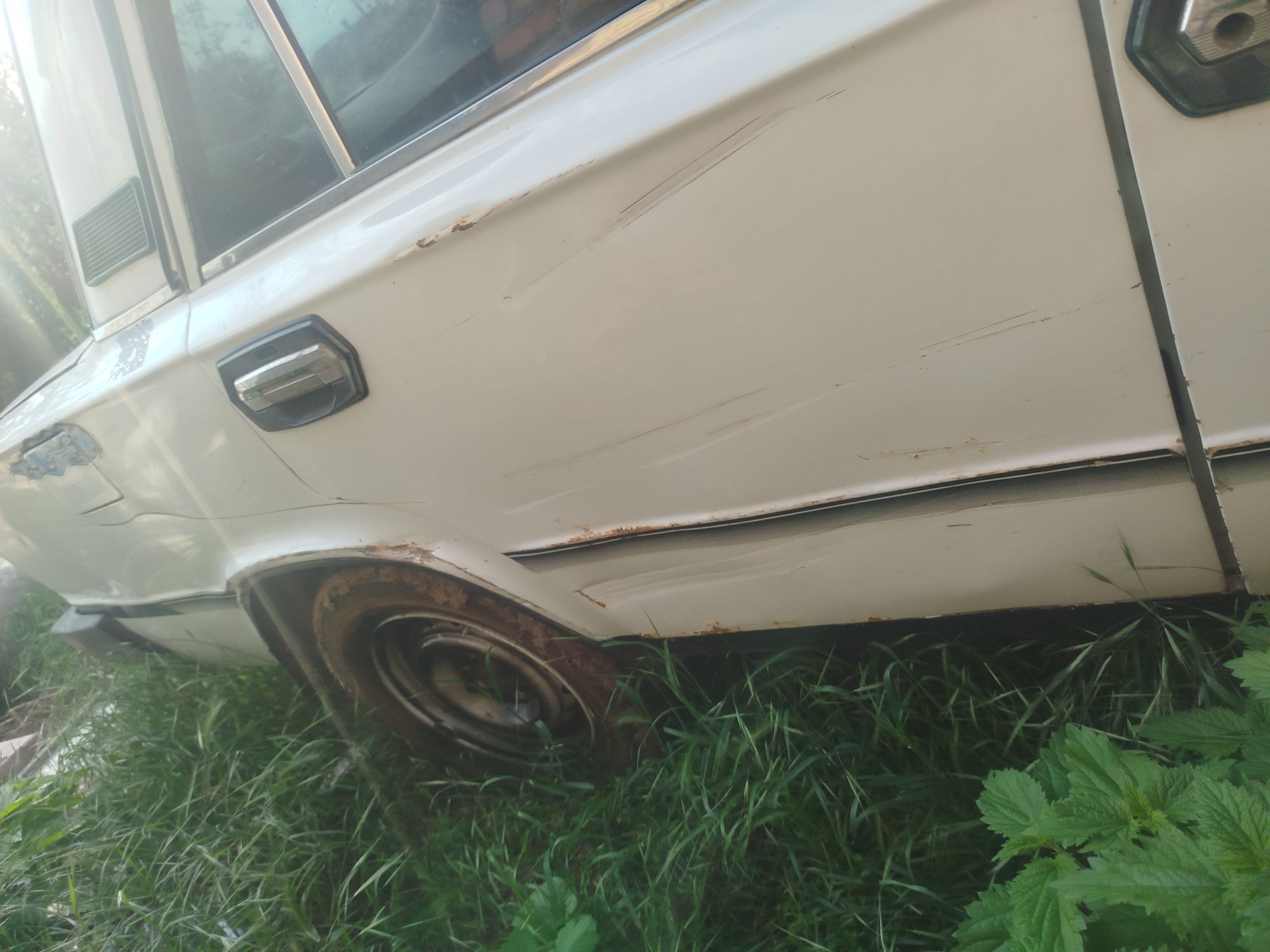 Продам ваз  2103 не на ходу читайте описание