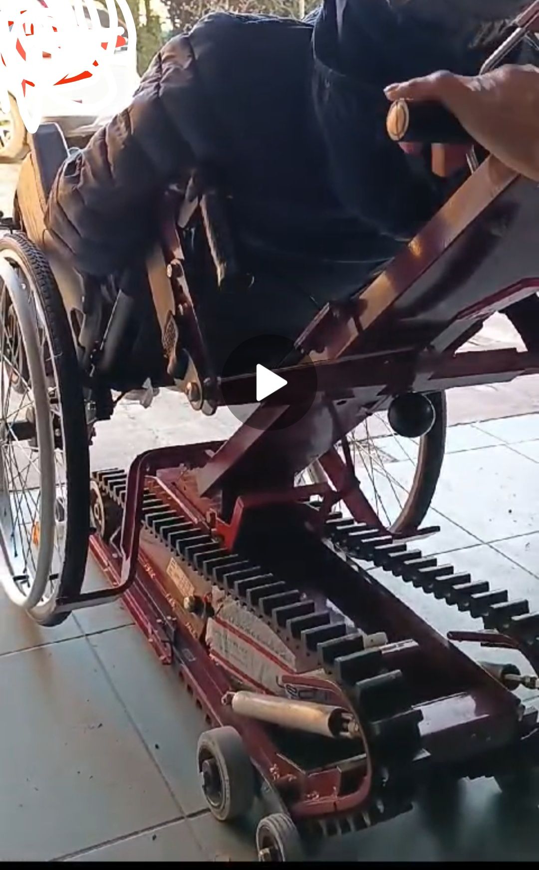 Schodołaz gąsienicowy do transportu wózka po schodach