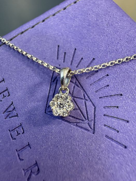 Золотая цепочка с подвеской с бриллиантами