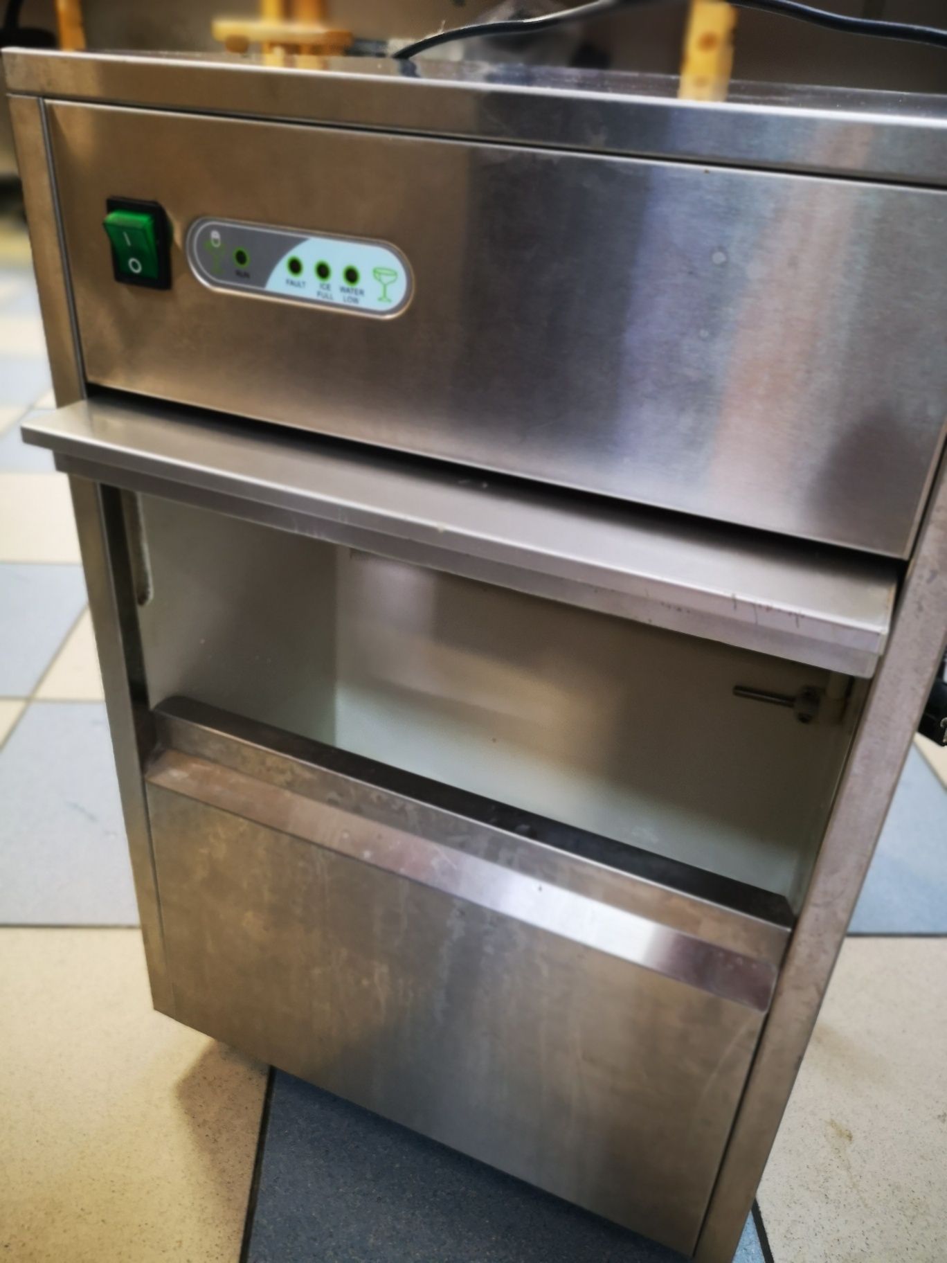 Kostkarka do lodu Stalgast model 871120  przemysłowa 20kg/24h