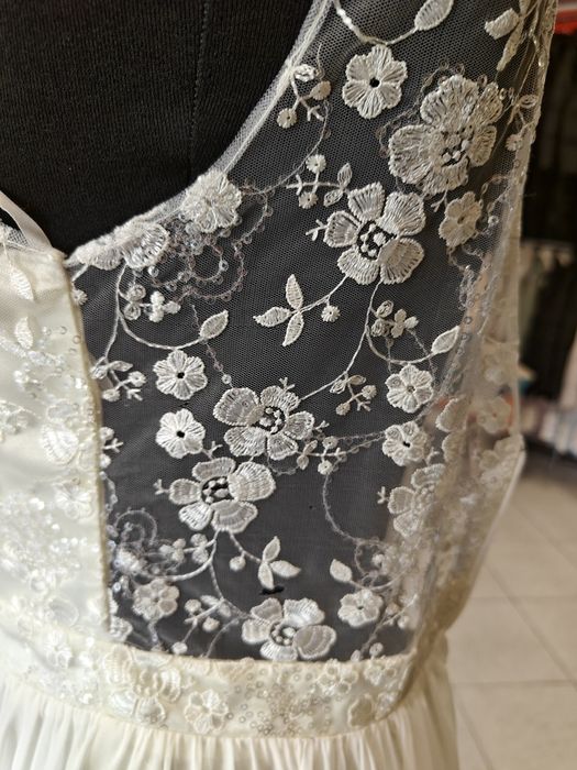 Плаття сукня весільна розмір 42-44.  ОТ-73, ОГ - 90
