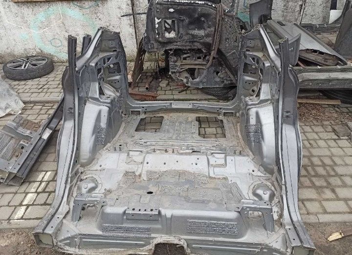 Четверть перед право FV6Z16055A ,стойка,  крыша Ford C-Max MK2 13-18
