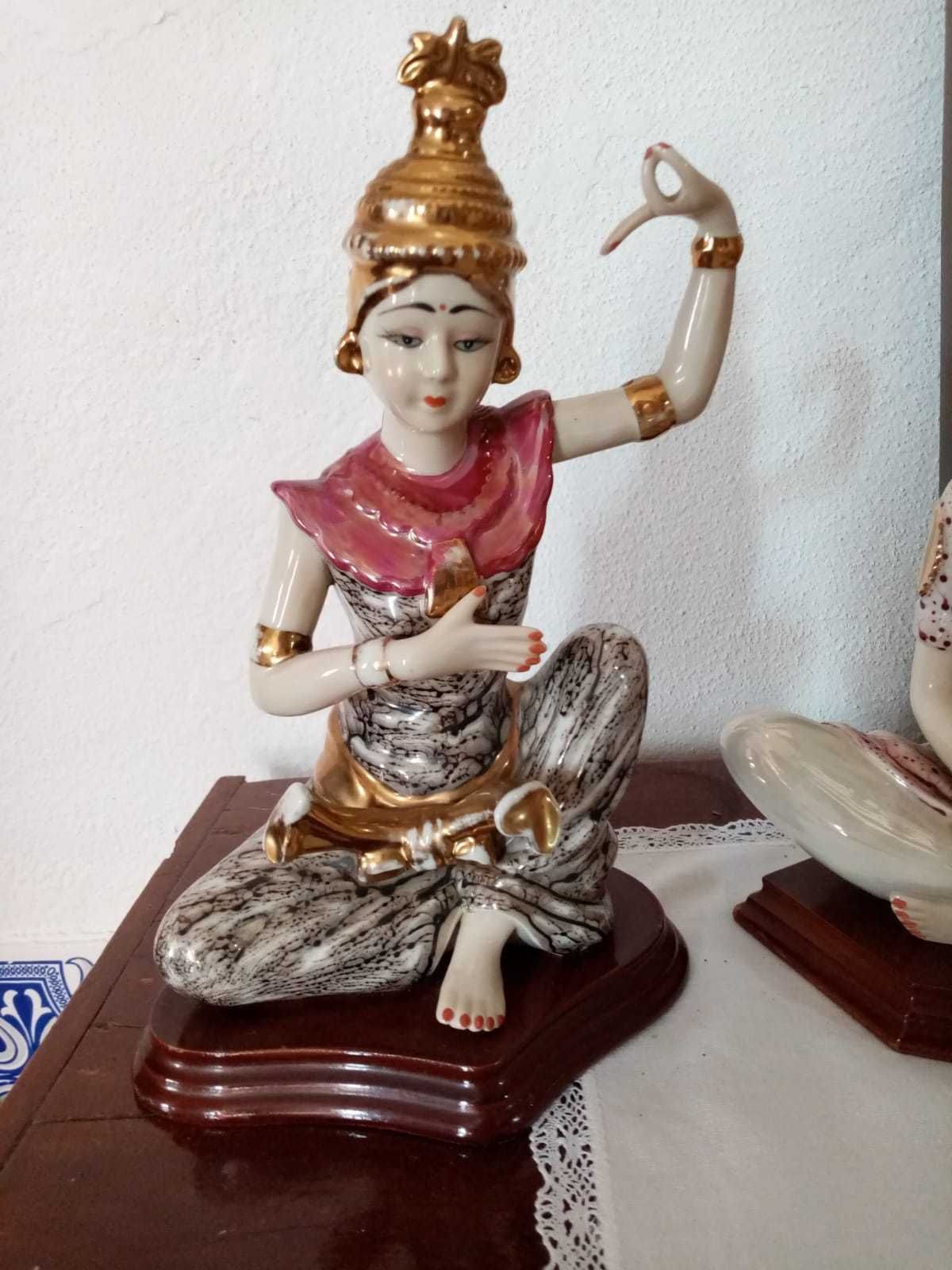 2 estatuetas Deusas Indianas