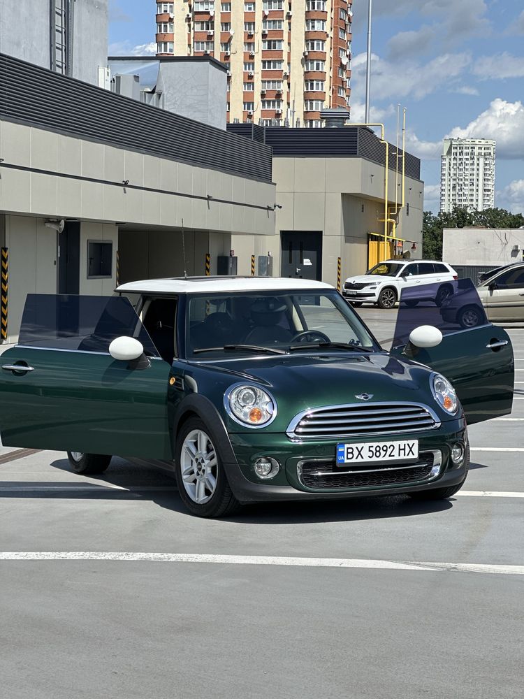Автомобіль MINI