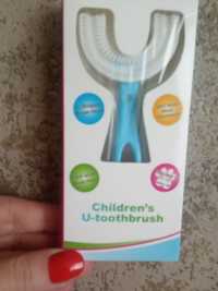силиконовая зубная щетка для детей подойдет идеально.
Благодаря анатом