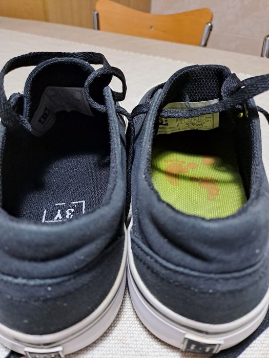 Tenis DC como novos,  tamanho 34
20.00