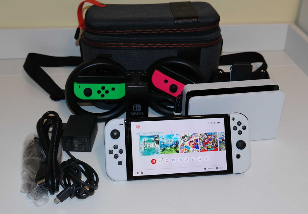 Nintendo Switch OLED 256 GB CFW Kamikaze + walizka + dodatki