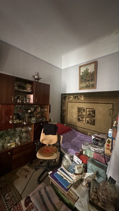 Продам 2 кімнатну. Центр. Грушевського
