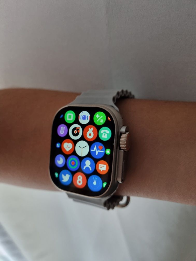 Smartwatch srebrny