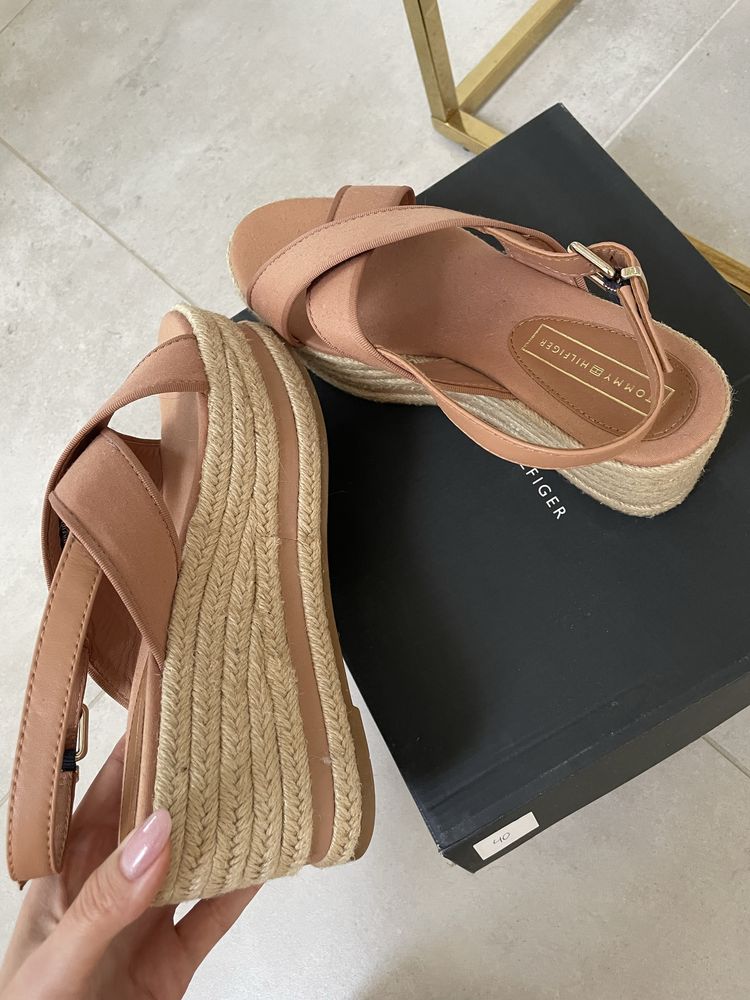 Tommy hilfiger nowe sandaly buty na platformie koturnie 39 silky nude
