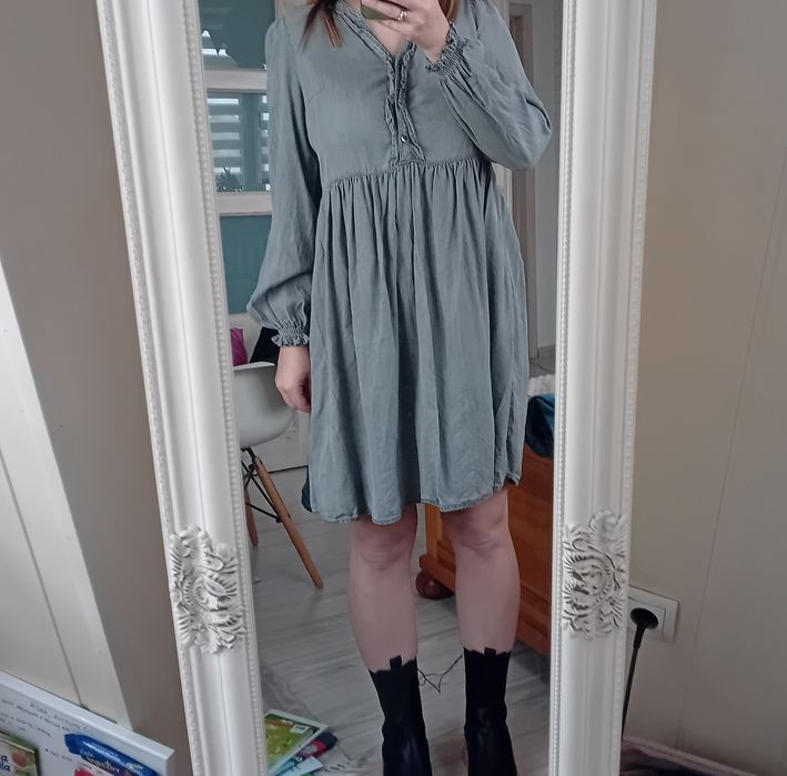 Szara zwiewna sukienka odcinana w pasie M