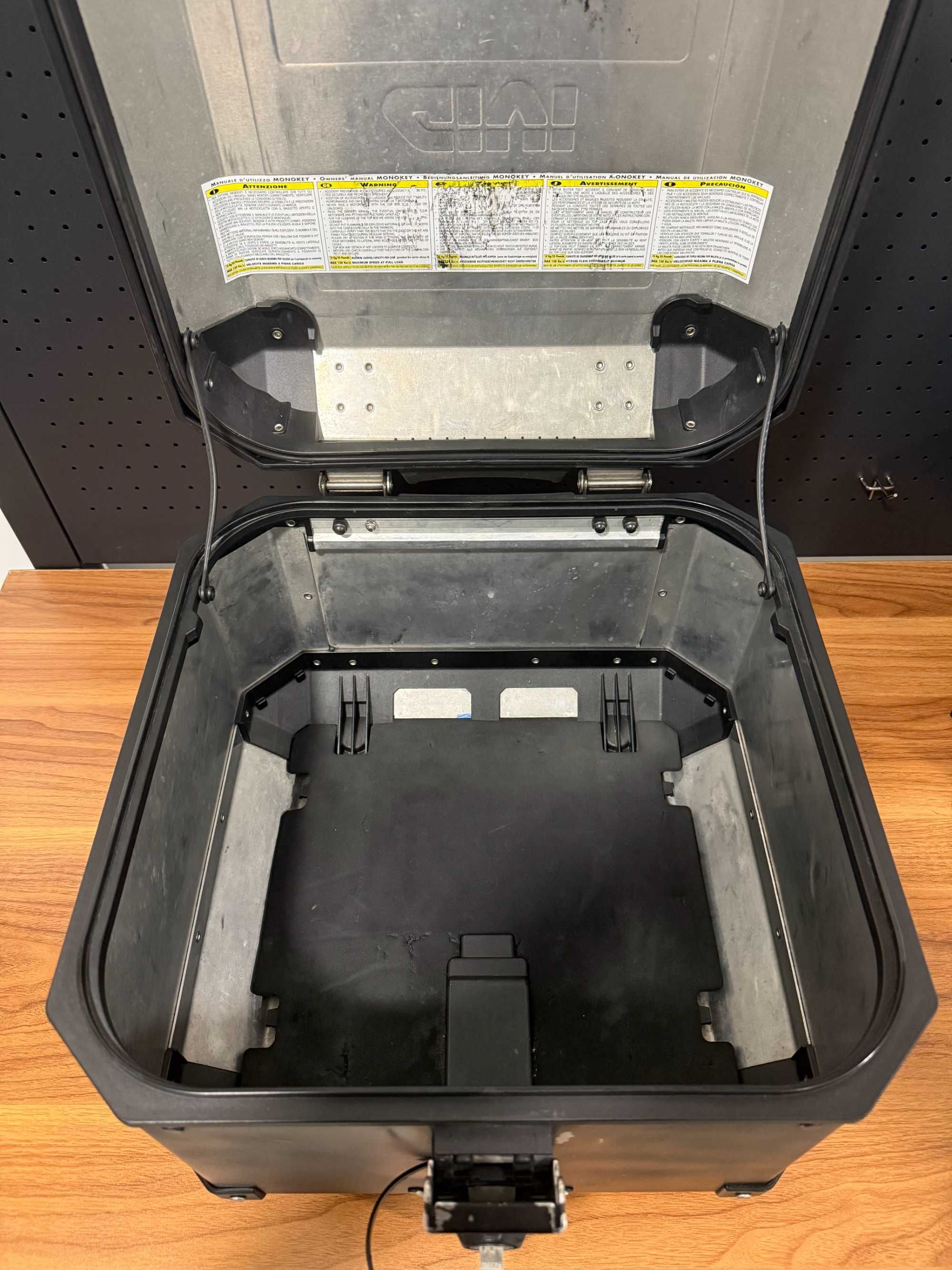 Mala Top Case Givi Trekker Outback 42 Black Line