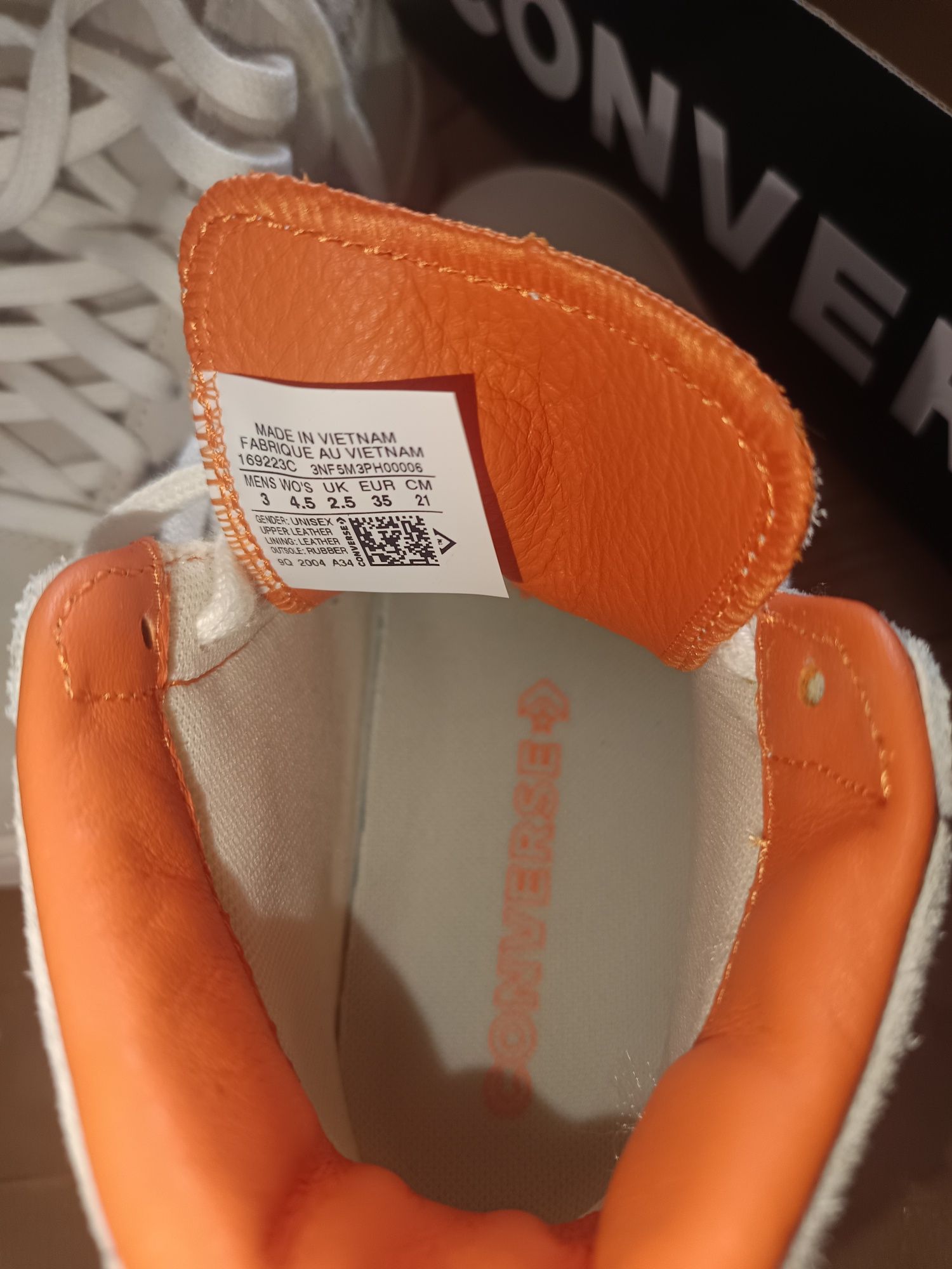 Tênis de coleção converse versão bugs bunny