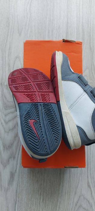 Ténis criança em pele  NIKE 25 BOM ESTADO