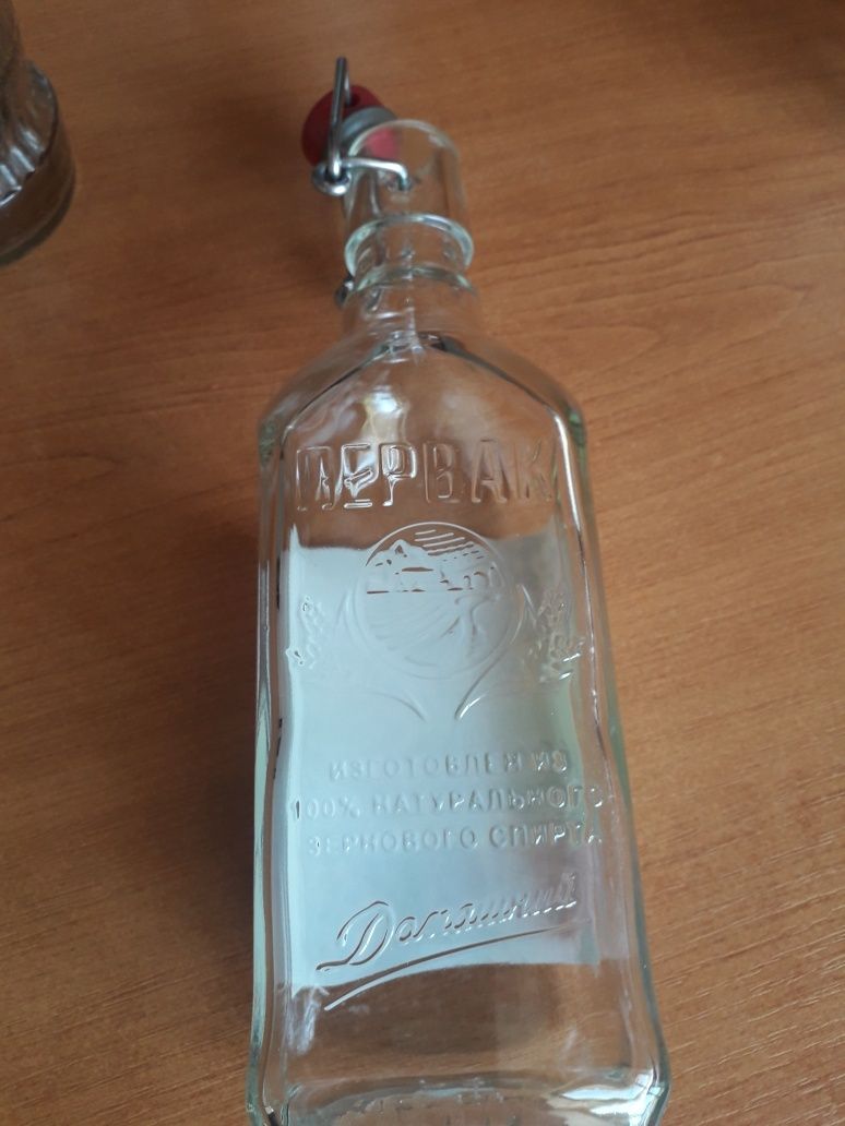 Бутылки пустые с крышками