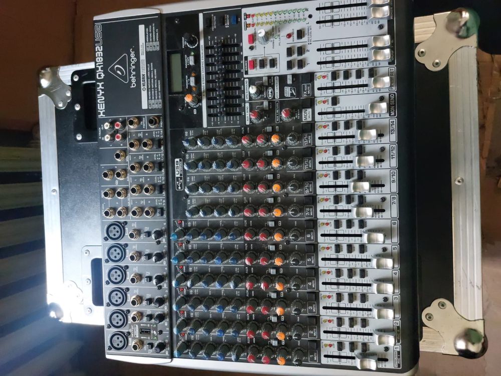 Behringer Xenyx QX1832USB