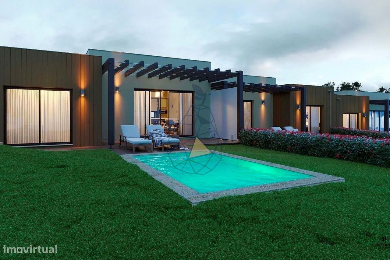 Moderna moradia em banda com piscina em construção em Silves