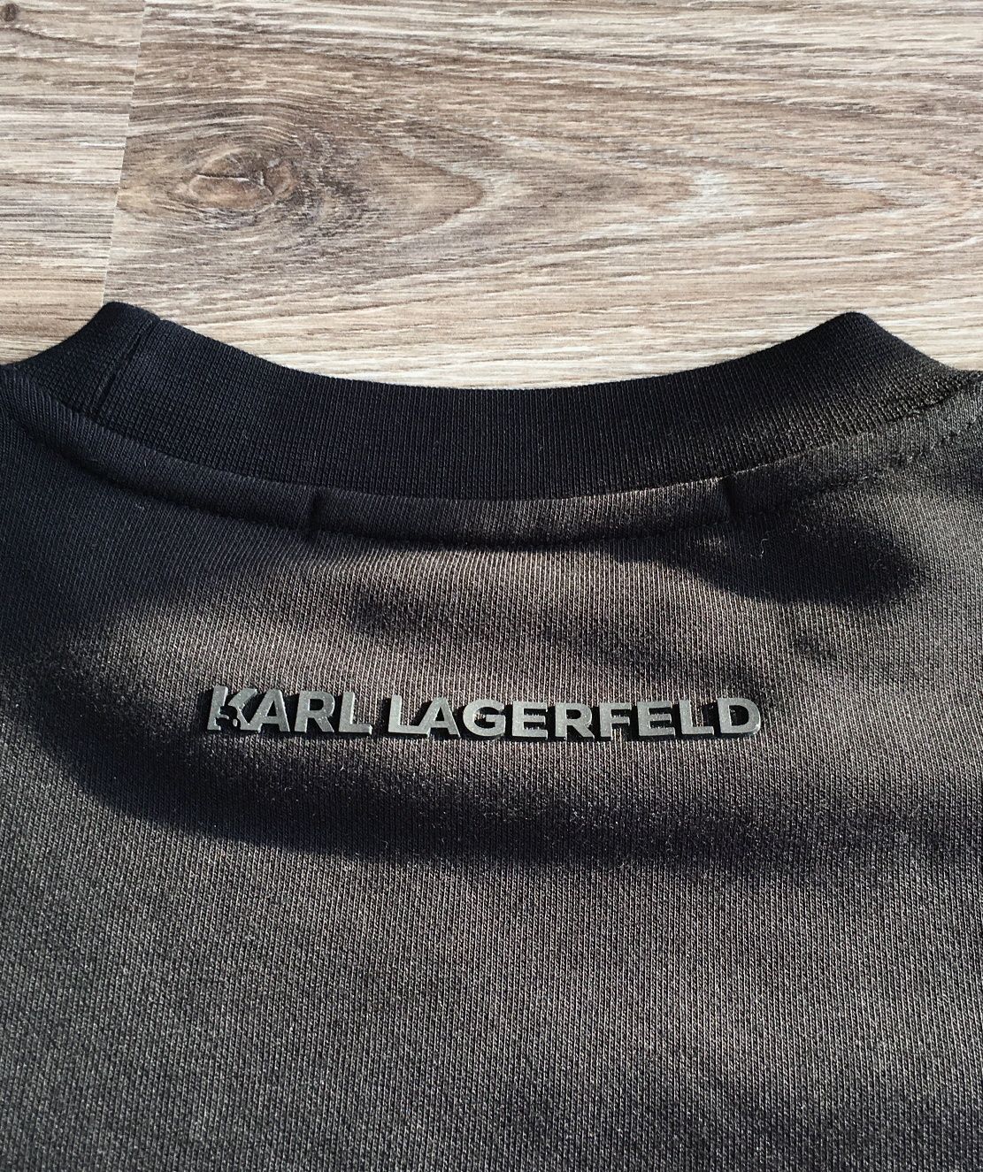 Bluza Karl Lagerfeld Czarna z nadrukiem. Rozm M