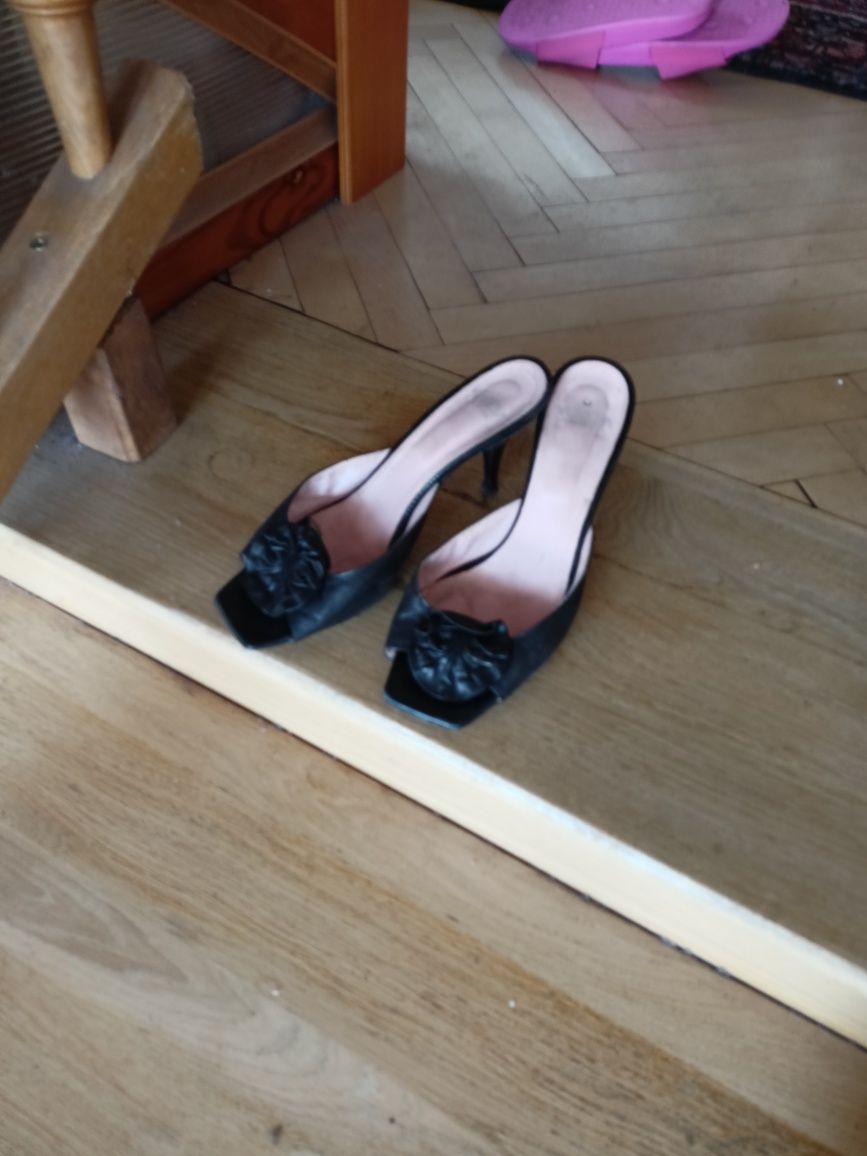 Klapki eleganckie że skóry Venezia