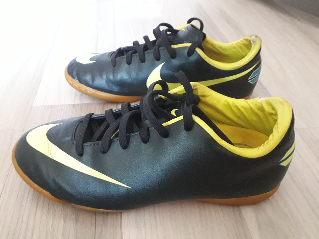 Buty sportowe piłkarskie halówki piłka nożna  Nike Mercurial roz. 33,5