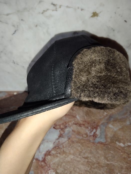 Skórzana czapka uszatka zimowa