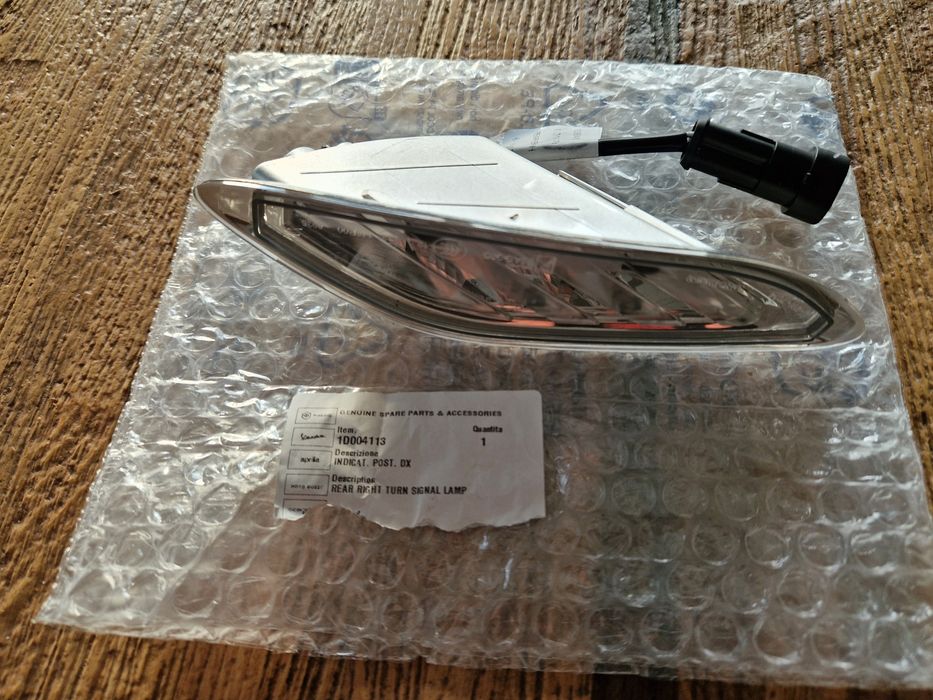 Piaggio Vespa kierunkowskaz prawy tył Primavera/Sprint