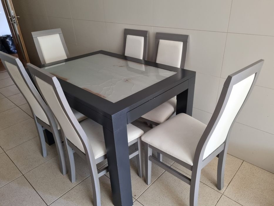 Meaa cozinha com 6 cadeiras