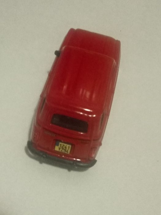 Miniatura Renault 4 GTL da Burago