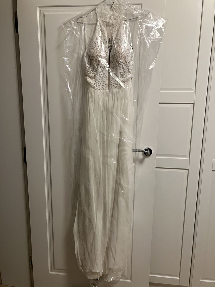 Suknia ślubna beżowa, z rozcięciem na nodze