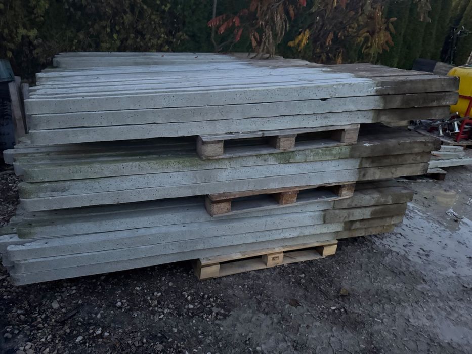 Słupki do sądu 3m używane