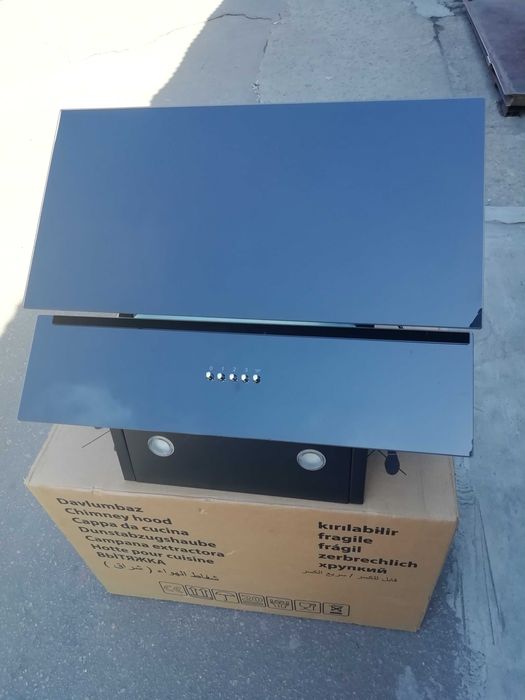 Вытяжка наклонная Grunhelm GVN 325 BK, черное стекло,750м³/ч