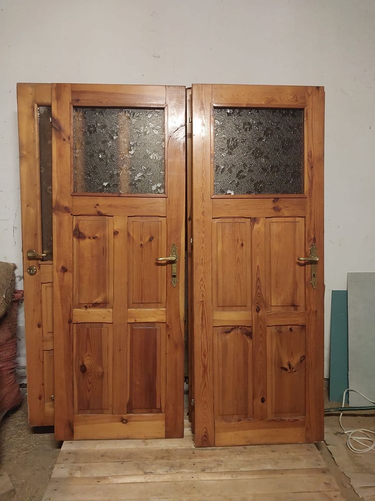Drzwi wewnetrzne drewniane z klamka